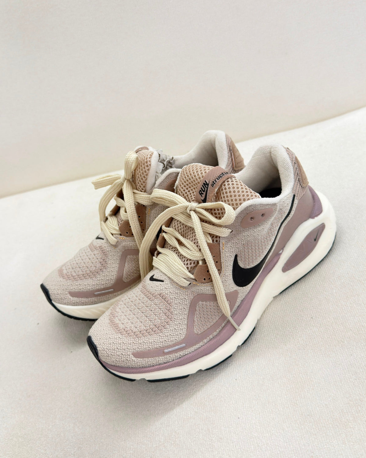Tênis Feminino Nike Run Structure Premium