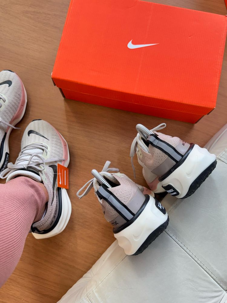 Tênis Feminino Nike ZoomX Invencible Run Premium